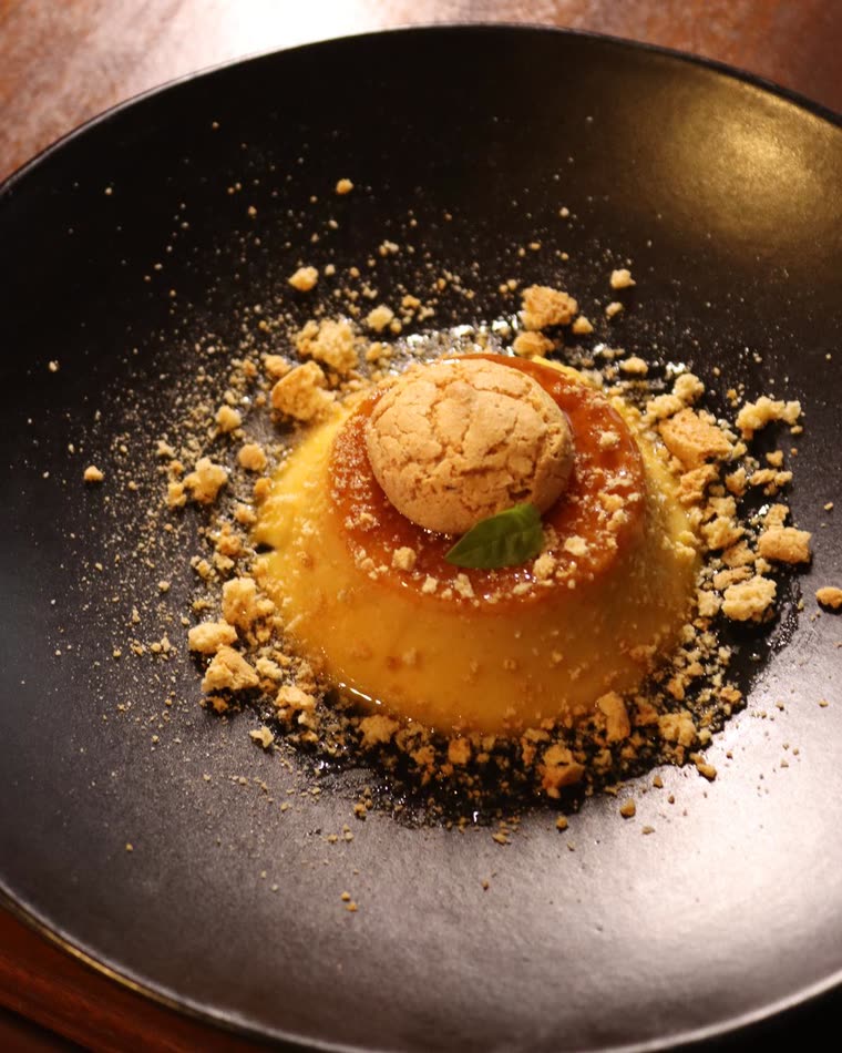 Pudim caramelizado com amaretti